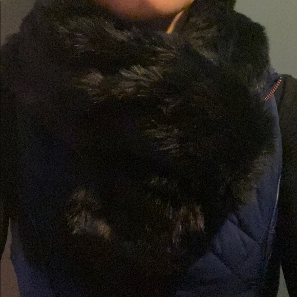 Luxe Faux fur pull through scarf - Picture 6 of 7